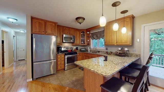 233 Tispaquin St, Middleboro, MA 02346
