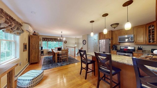 233 Tispaquin St, Middleboro, MA 02346