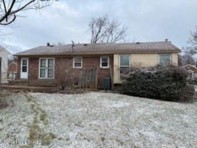 3902 Bristol Oaks Dr, Jeffersontown, KY 40299