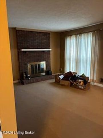 3902 Bristol Oaks Dr, Jeffersontown, KY 40299