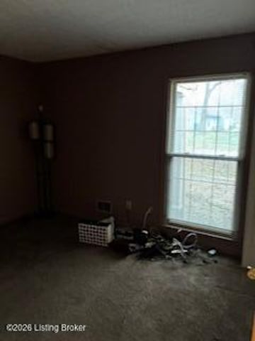 3902 Bristol Oaks Dr, Jeffersontown, KY 40299