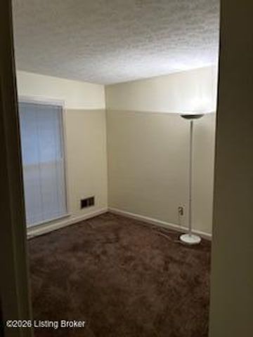 3902 Bristol Oaks Dr, Jeffersontown, KY 40299