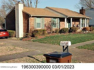 3902 Bristol Oaks Dr, Jeffersontown, KY 40299