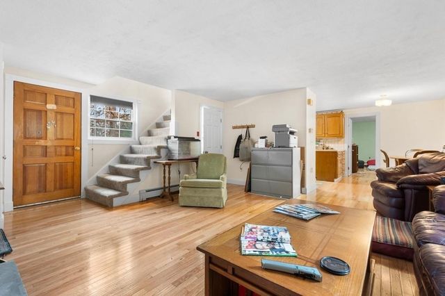 95 Bellflower Rd, Billerica, MA 01821