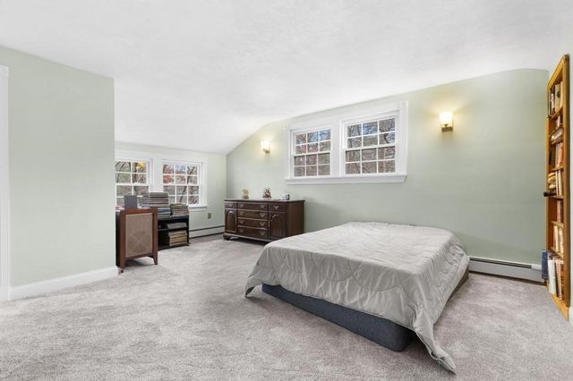 95 Bellflower Rd, Billerica, MA 01821