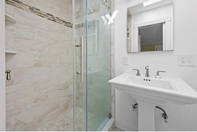 95 Bellflower Rd, Billerica, MA 01821