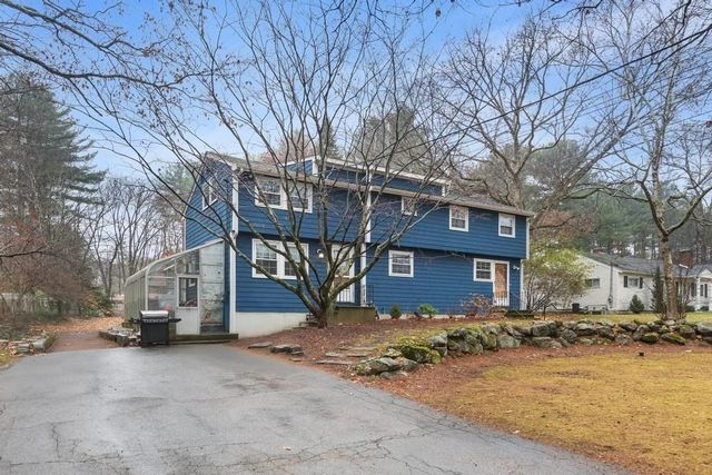 95 Bellflower Rd, Billerica, MA 01821
