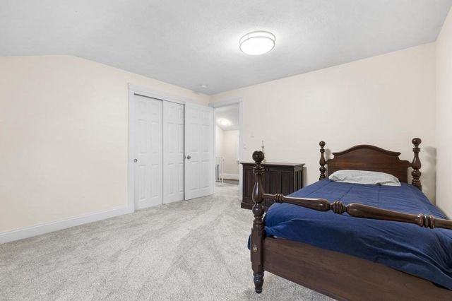 95 Bellflower Rd, Billerica, MA 01821