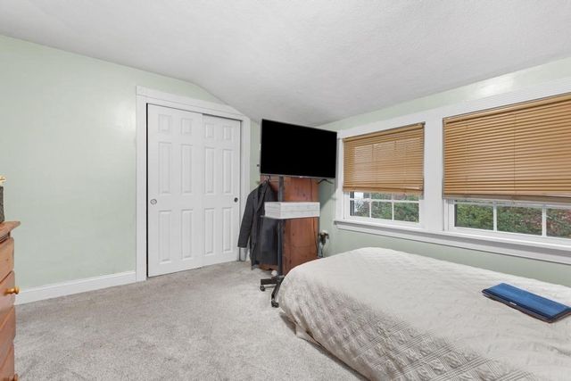 95 Bellflower Rd, Billerica, MA 01821