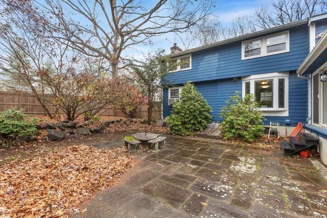 95 Bellflower Rd, Billerica, MA 01821