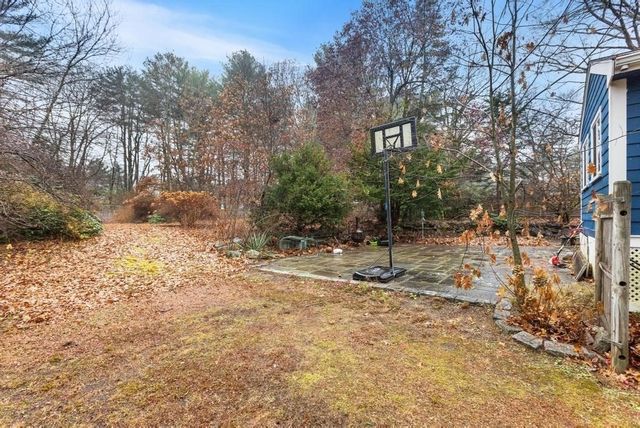 95 Bellflower Rd, Billerica, MA 01821