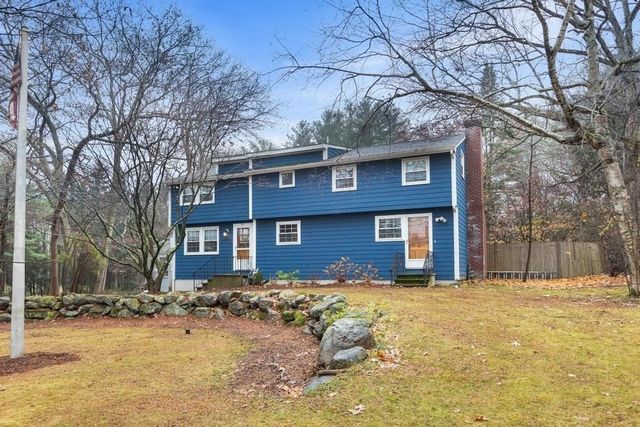 95 Bellflower Rd, Billerica, MA 01821