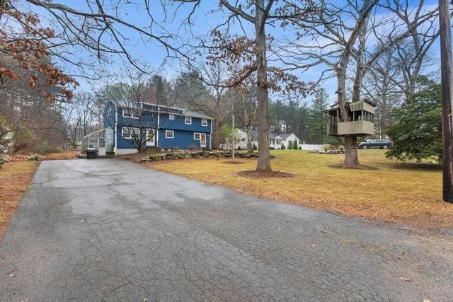 95 Bellflower Rd, Billerica, MA 01821