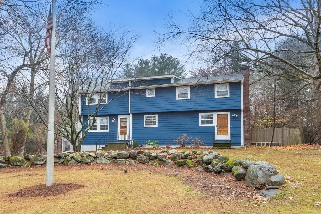 95 Bellflower Rd, Billerica, MA 01821