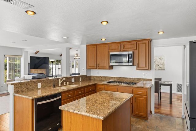 10883 Portobelo Dr., San Diego, CA 92124