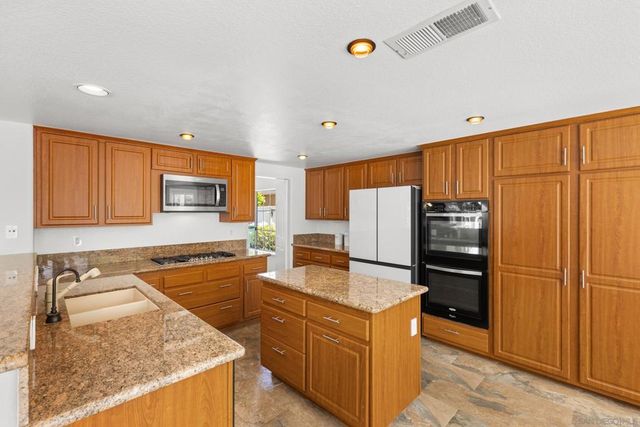 10883 Portobelo Dr., San Diego, CA 92124