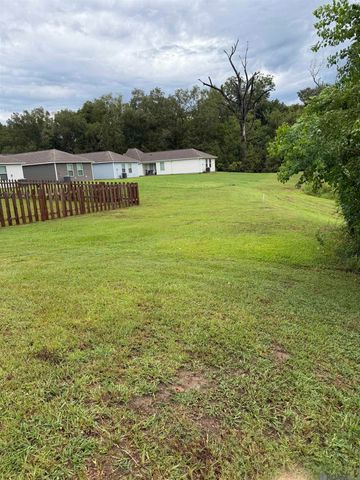 708 S Bienville Ave, Gonzales, LA 70737
