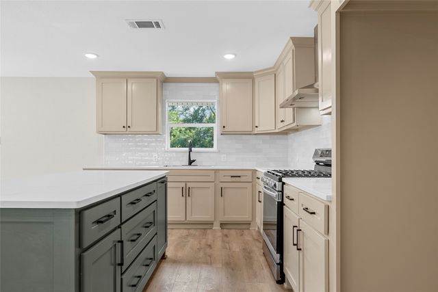 115 N Emberwood Drive, Robinson, TX 76706