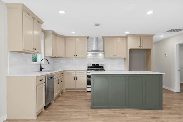 115 N Emberwood Drive, Robinson, TX 76706