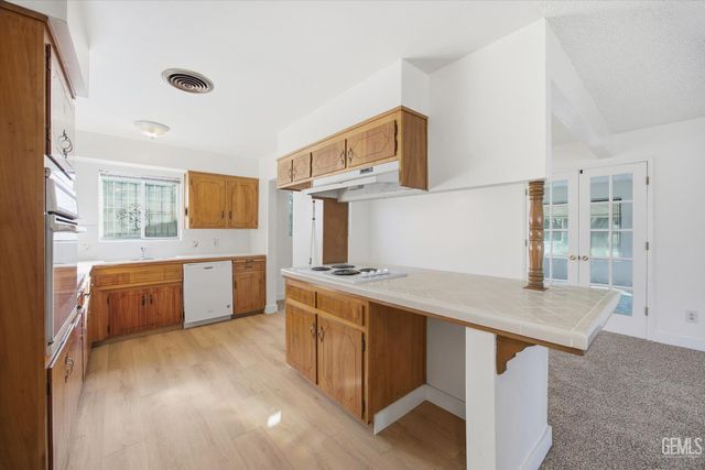 2704 Hallisey Street, Bakersfield, CA 93309