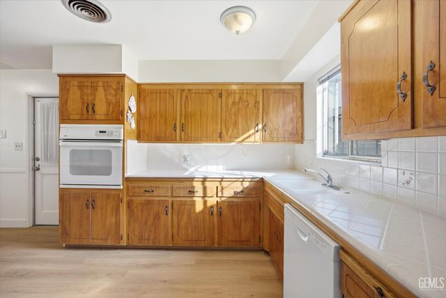 2704 Hallisey Street, Bakersfield, CA 93309