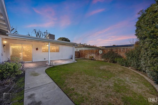 2704 Hallisey Street, Bakersfield, CA 93309