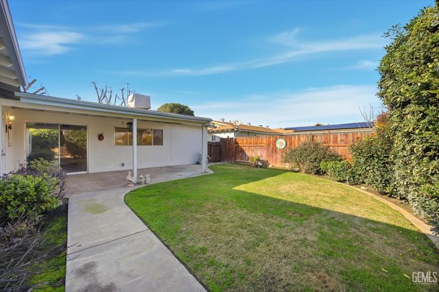 2704 Hallisey Street, Bakersfield, CA 93309