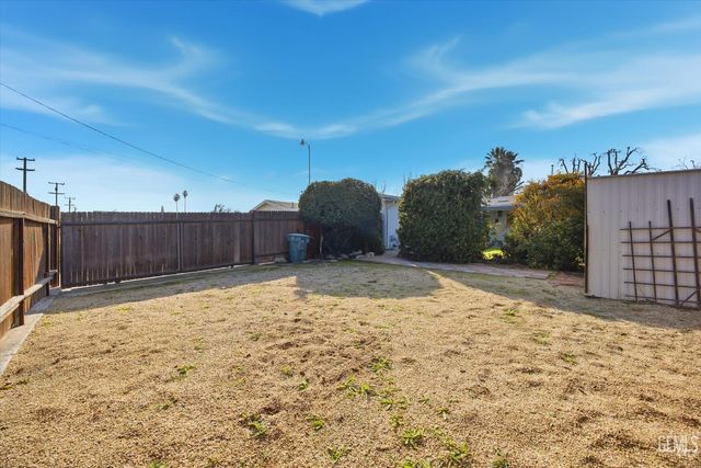 2704 Hallisey Street, Bakersfield, CA 93309