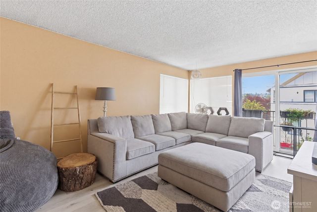 5816 14th Avenue NW, Seattle, WA 98107