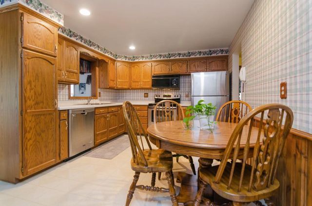 1266 SHADOW LANE, Green Bay, WI 54304