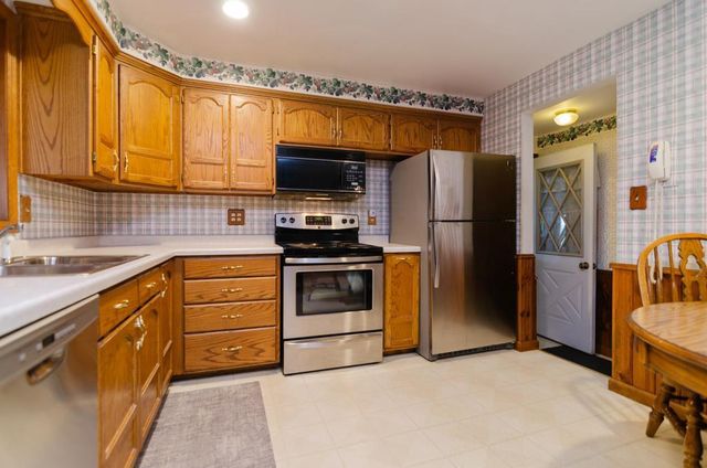 1266 SHADOW LANE, Green Bay, WI 54304