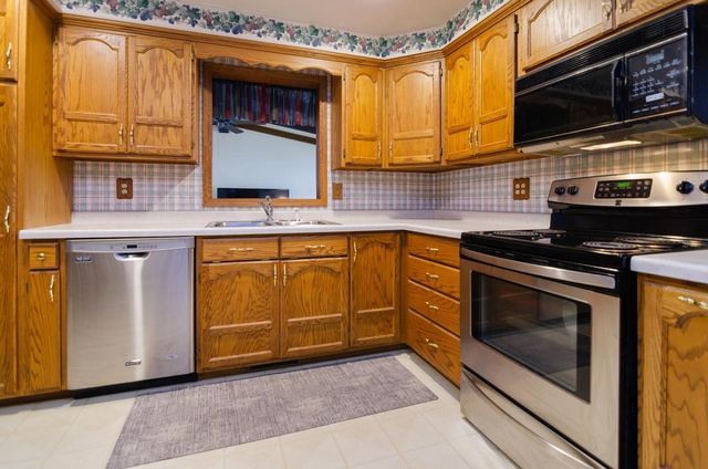 1266 SHADOW LANE, Green Bay, WI 54304