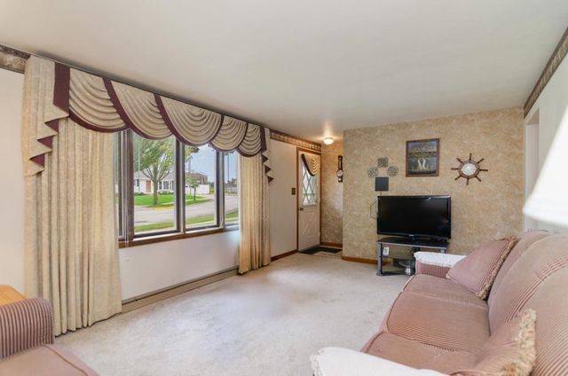 1266 SHADOW LANE, Green Bay, WI 54304