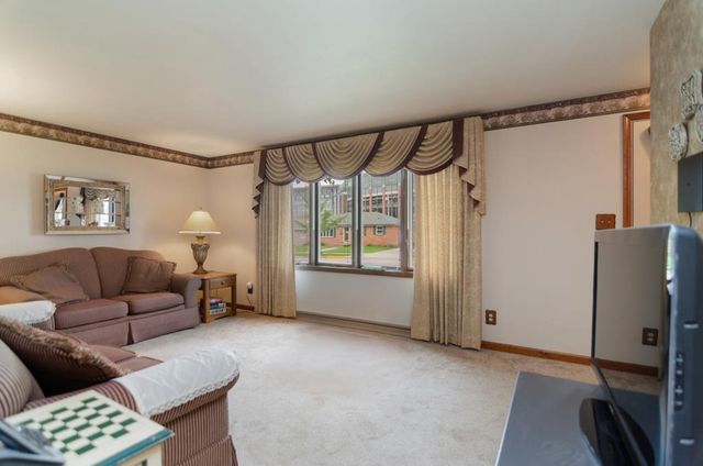 1266 SHADOW LANE, Green Bay, WI 54304