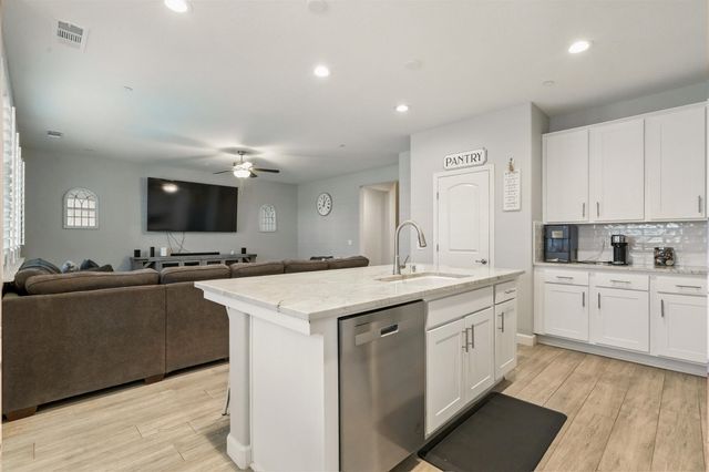 2090 Chancellor Avenue, Tulare, CA 93274