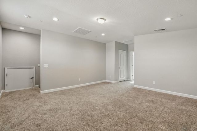 2090 Chancellor Avenue, Tulare, CA 93274