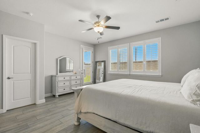 2090 Chancellor Avenue, Tulare, CA 93274