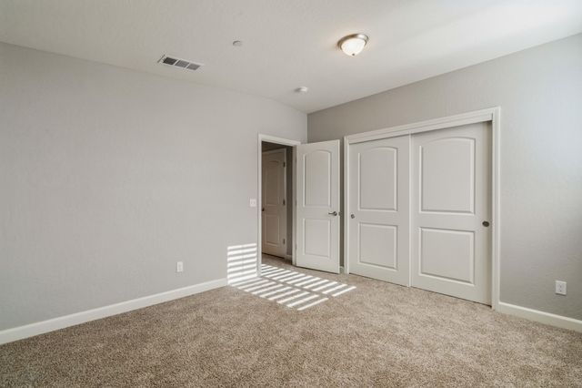 2090 Chancellor Avenue, Tulare, CA 93274