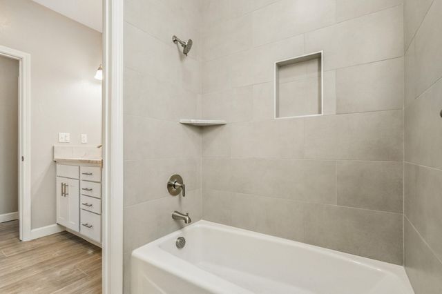 2090 Chancellor Avenue, Tulare, CA 93274