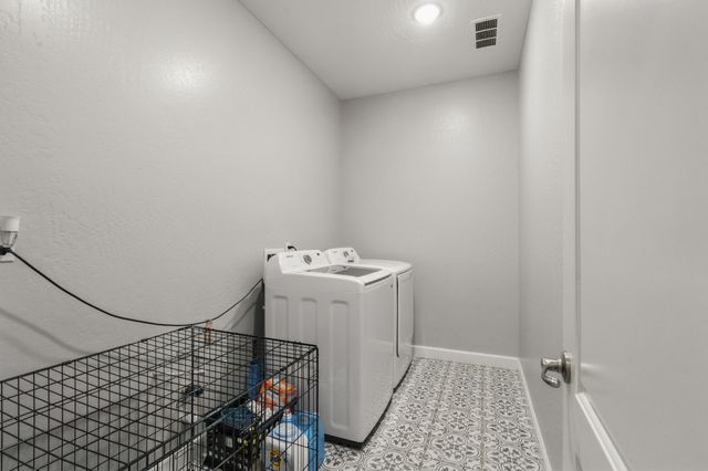 2090 Chancellor Avenue, Tulare, CA 93274