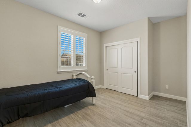 2090 Chancellor Avenue, Tulare, CA 93274