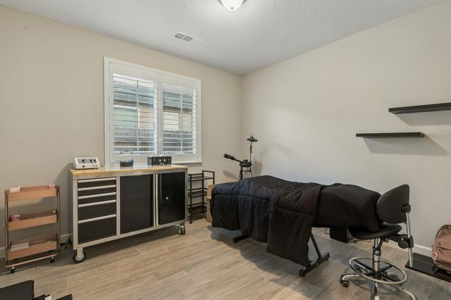 2090 Chancellor Avenue, Tulare, CA 93274