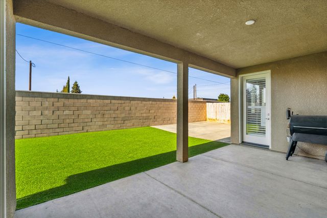 2090 Chancellor Avenue, Tulare, CA 93274