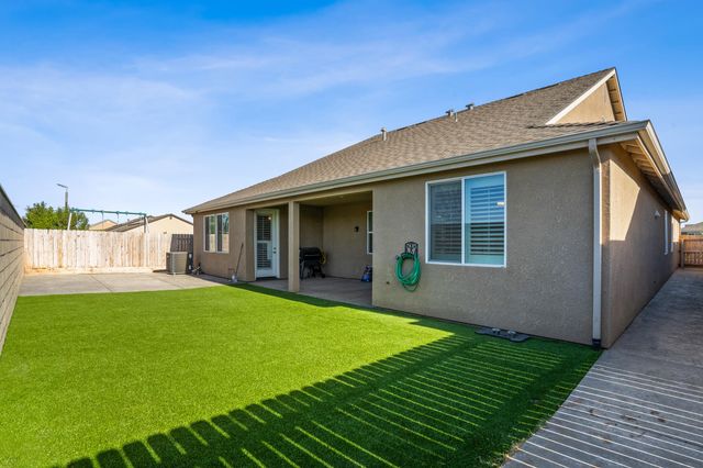 2090 Chancellor Avenue, Tulare, CA 93274