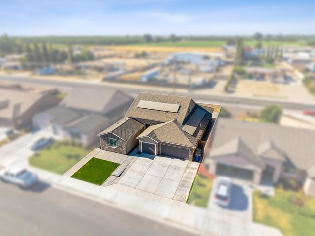 2090 Chancellor Avenue, Tulare, CA 93274