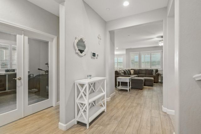 2090 Chancellor Avenue, Tulare, CA 93274