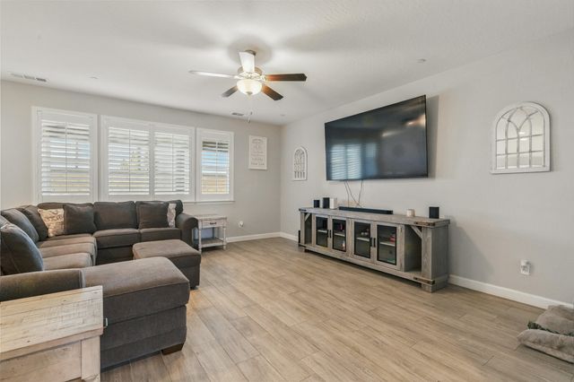 2090 Chancellor Avenue, Tulare, CA 93274