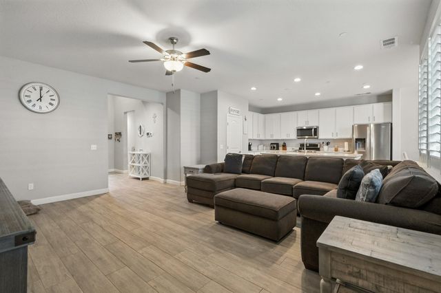 2090 Chancellor Avenue, Tulare, CA 93274