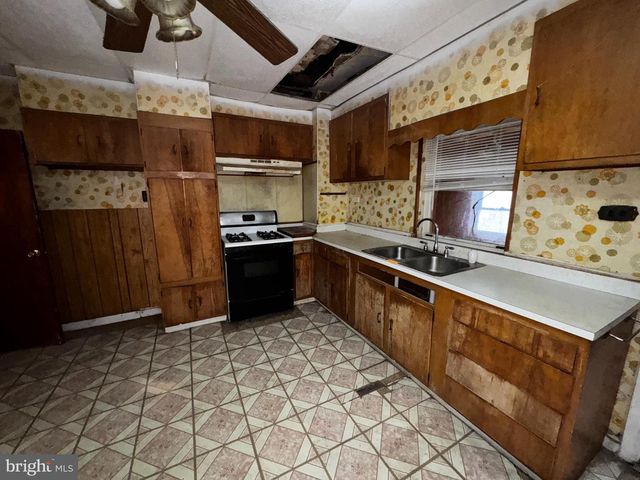 106 N 2ND ST, Darby, PA 19023