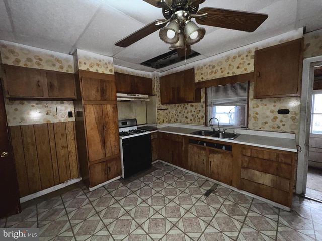 106 N 2ND ST, Darby, PA 19023